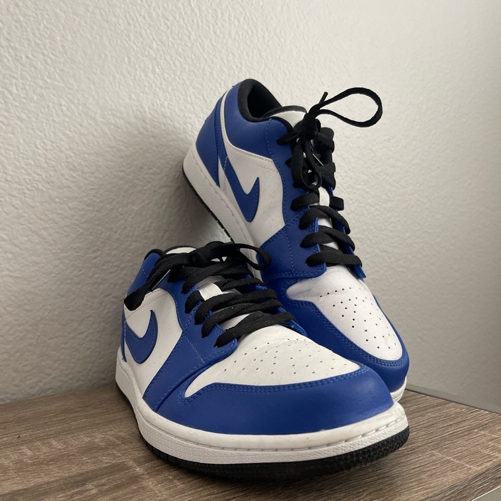 Royal blue low jordan’s